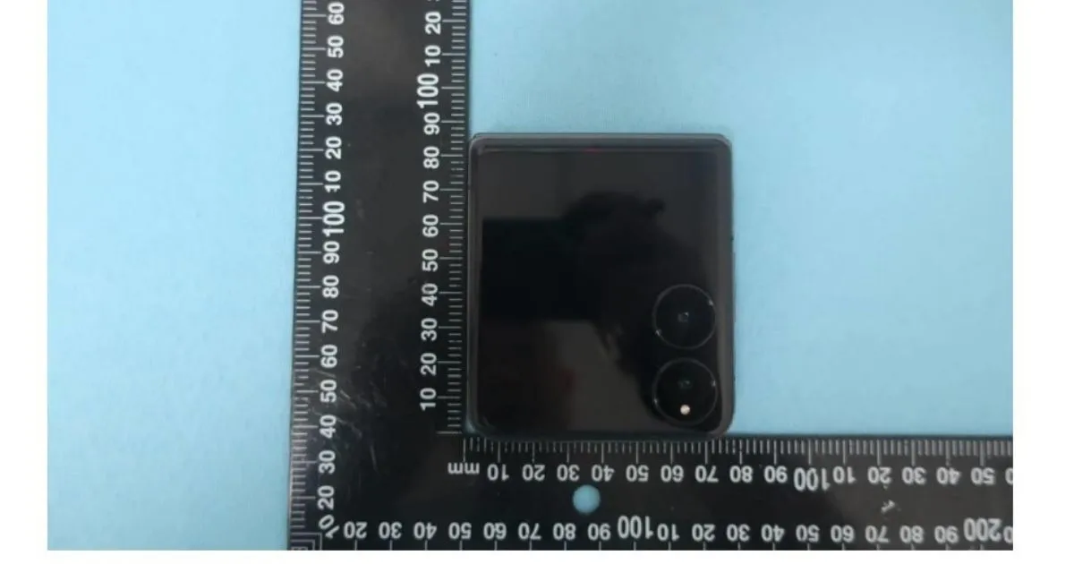 В интернет попала фотография уникального смартфона Xiaomi Mix Flip