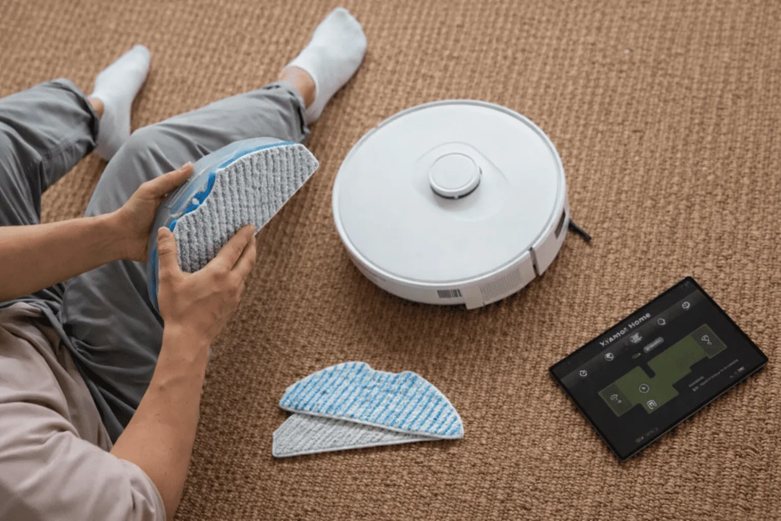 Как почистить робот-пылесос: уход за устройством